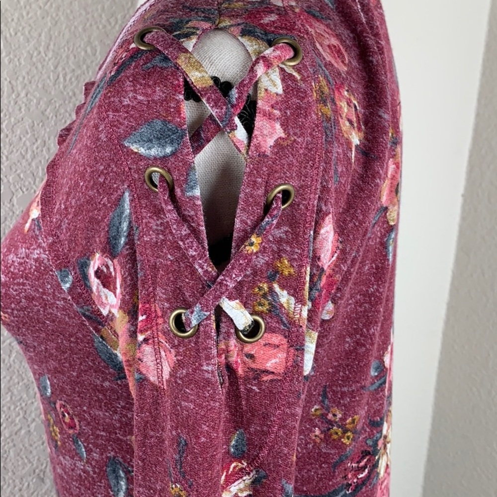 Rewind long sleeve cross ties and splits on sleeves ,floral top - Picture 3 of 6